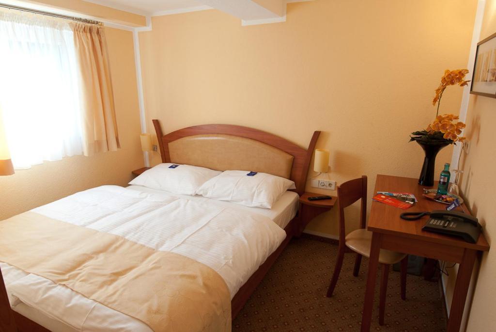 Aristo Hotel Filderstadt Room photo